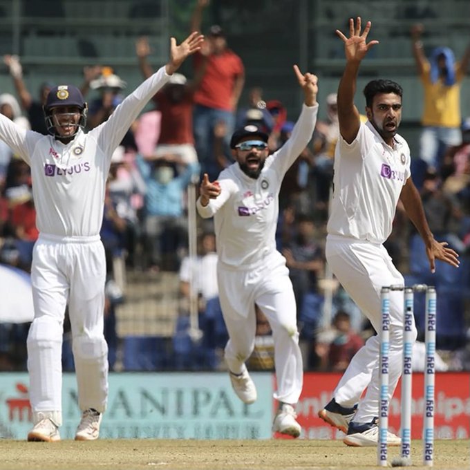 தேவை இல்லாமல் சீண்டி பார்த்த மைக்கெல் வாகன்; வச்சு செய்யும் ரசிகர்கள் !! 2 தேவை இல்லாமல் சீண்டி பார்த்த மைக்கெல் வாகன்; வச்சு செய்யும் ரசிகர்கள் !! 2