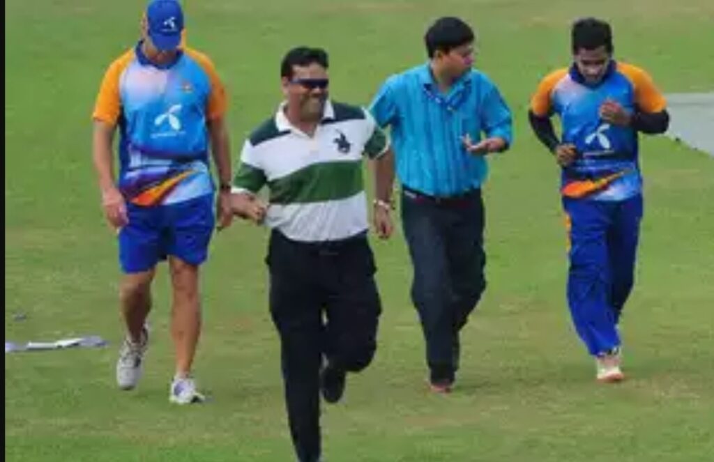 மேலும் ஒரு வீரருக்கு கொரோனா ; தொடரிலிருந்து விலகும் அபாயம் ! 3 மேலும் ஒரு வீரருக்கு கொரோனா ; தொடரிலிருந்து விலகும் அபாயம் ! 3