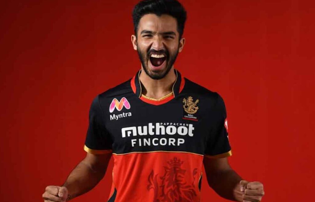 தேவ்தத் படிக்கல்லை அடுத்து மற்றொரு ஆர்சிபி வீரருக்கு கொரானா தொற்று உறுதி ! 3 தேவ்தத் படிக்கல்லை அடுத்து மற்றொரு ஆர்சிபி வீரருக்கு கொரானா தொற்று உறுதி ! 3