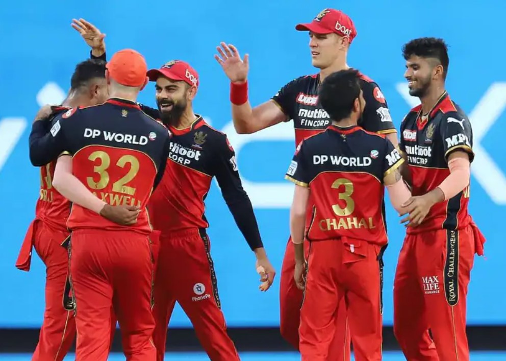 இரண்டு முக்கிய வீரர்கள் அவுட்; டாஸை வென்று முதலில் பேட்டிங்கை தேர்வு செய்தார் தல தோனி !! 2 இரண்டு முக்கிய வீரர்கள் அவுட்; டாஸை வென்று முதலில் பேட்டிங்கை தேர்வு செய்தார் தல தோனி !! 2