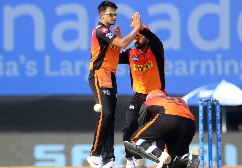 இந்தியாவுக்கு புதிய ஆல்ரவுண்டர் கிடைச்சாச்சு ! ரஷித் கான் கைகாட்டிய இளம் வீரர் யார் ? 4 இந்தியாவுக்கு புதிய ஆல்ரவுண்டர் கிடைச்சாச்சு ! ரஷித் கான் கைகாட்டிய இளம் வீரர் யார் ? 4
