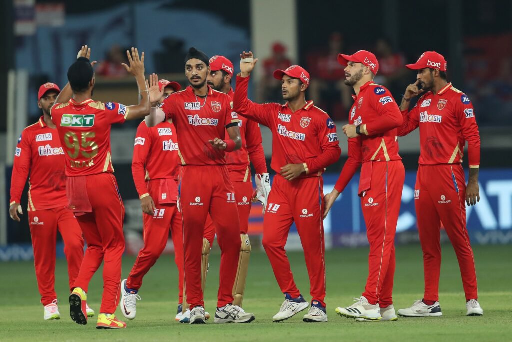 நம்மகிட்ட வந்திடுங்க...ருத்துராஜ் கெய்க்வாட்டை தட்டி தூக்க காத்திருக்கும் 3 அணிகள் !! 3 நம்மகிட்ட வந்திடுங்க...ருத்துராஜ் கெய்க்வாட்டை தட்டி தூக்க காத்திருக்கும் 3 அணிகள் !! 3