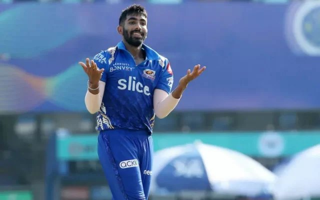கேப்டன் பதவியில் இருந்து விலக சொல்லும் முன்னாள் வீரர்கள்... ரோஹித் சர்மா விலகினால் மும்பை அணியை வழிநடத்த வாய்ப்புள்ள மூன்று வீரர்கள் !! 2 கேப்டன் பதவியில் இருந்து விலக சொல்லும் முன்னாள் வீரர்கள்... ரோஹித் சர்மா விலகினால் மும்பை அணியை வழிநடத்த வாய்ப்புள்ள மூன்று வீரர்கள் !! 1