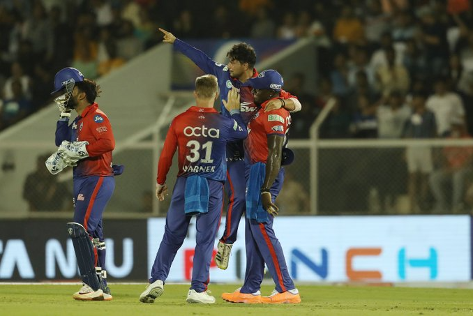பேட்டிங், பந்துவீச்சு இரண்டிலும் மிரட்டிய டெல்லி கேப்பிடல்ஸ் ; படுதோல்வியடைந்தது கொல்கத்தா நைட் ரைடர்ஸ் !! 3
