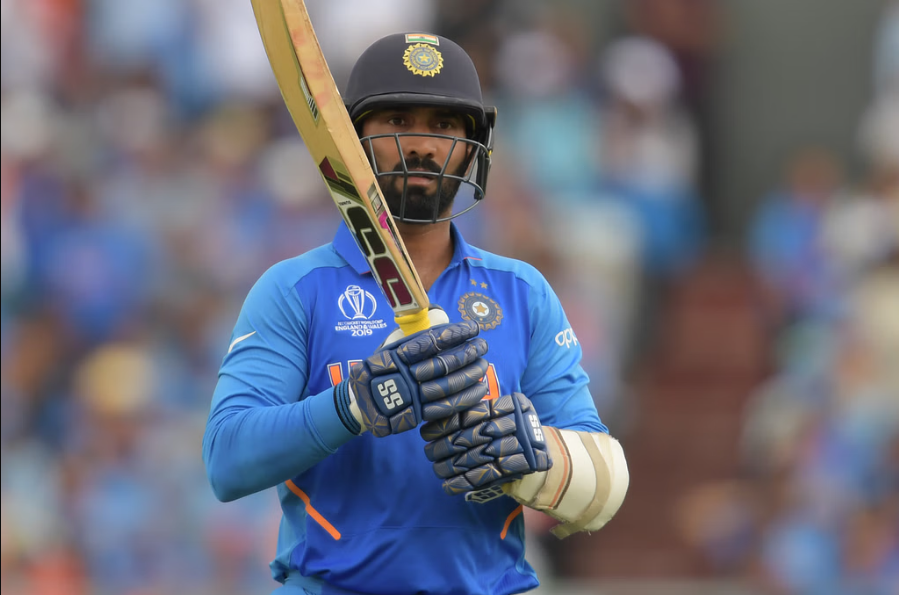 வீடியோ; தயவு செஞ்சு விட்றுங்கடா... வரம்பு மீறிய ரசிகர்கள்; சிரித்து கொண்டே சமாளித்த முரளி விஜய் !! 3