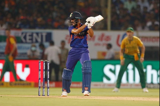 மாஸ் காட்டிய ருத்துராஜ் கெய்க்வாட், இஷான் கிஷன்… கடைசி நேரத்தில் சொதப்பிய சீனியர் வீரர்கள்; 179 ரன்கள் குவித்தது இந்திய அணி !!