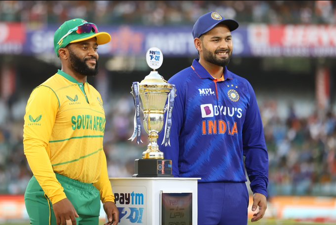 பவர்ப்ளேல இவருக்கு ஓவர் கொடுத்தது ரொம்ப தப்பு தம்பி… ரிஷப் பண்டை கடுமையாக விமர்சித்த முன்னாள் பாகிஸ்தான் வீரர் !!