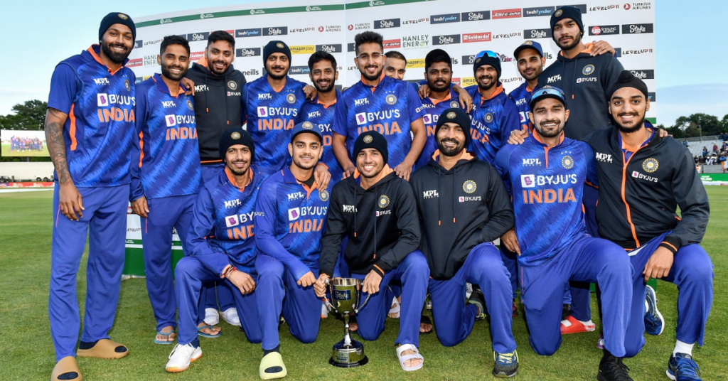 முதல் டி.20 போட்டிக்கு ஒரு அணி... அடுத்த இரண்டு போட்டிகளுக்கு மற்றொரு அணி; டி.20 தொடருக்கான இந்திய அணி அறிவிப்பு !! 3