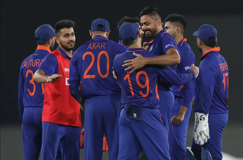 ஜெயிக்கனும்னா இந்த இரண்டு பேருக்கு அணியில் இடம் கொடுக்காதீங்க; இந்திய அணிக்கு அட்வைஸ் கொடுக்கும் முன்னாள் பயிற்சியாளர் !!