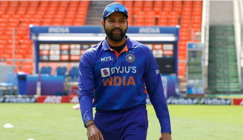 தெரியாம தான் கேக்குறேன்.. ரோஹித் சர்மாவிற்கு எதுக்கு ஓய்வு இப்போ..? முன்னாள் வீரர் அதிரடி பேச்சு !!