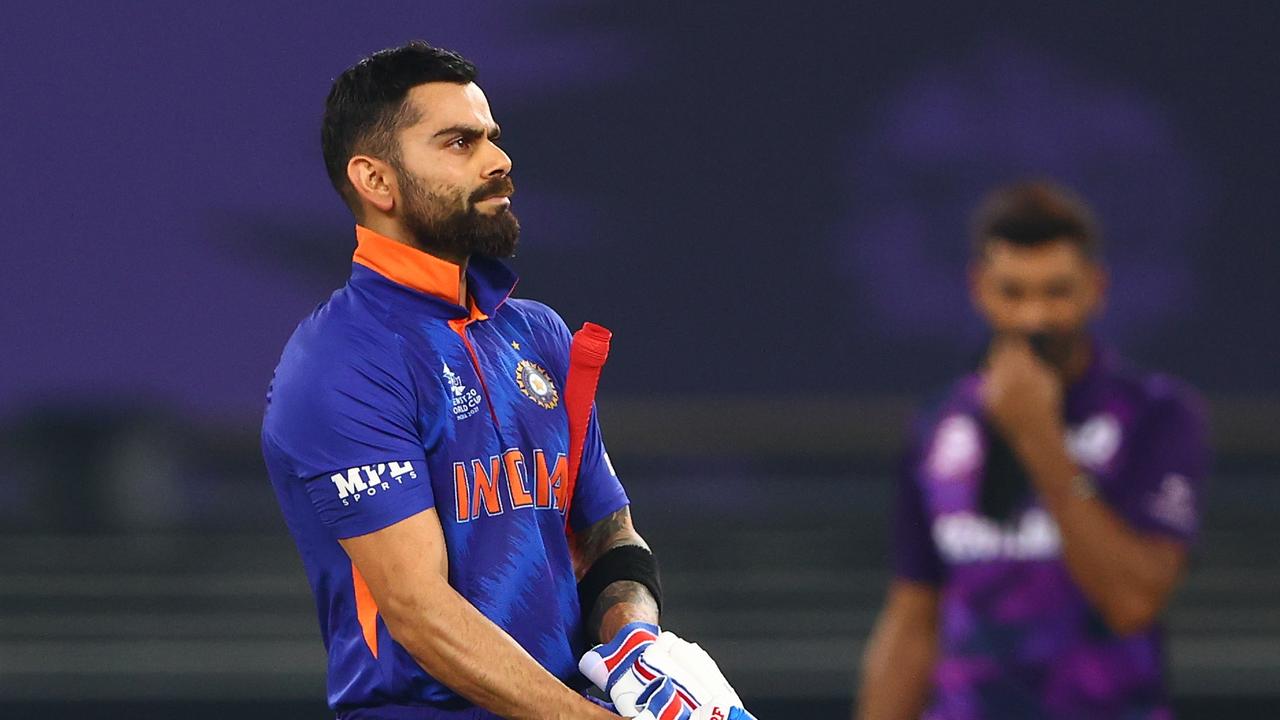 இரண்டு போட்டில கூட ஒழுங்கா விளையாடியிருக்க மாட்டீங்க… நீங்க எல்லாம் கோலிய பத்தி பேசலாமா..?  முன்னாள் வீரர் காட்டம் !!