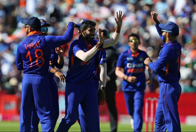 மீண்டும் இங்கிலாந்து அணியை வச்சு செய்த இந்திய வீரர்கள்… மிரட்டல் வெற்றி பெற்றது இந்திய அணி !!