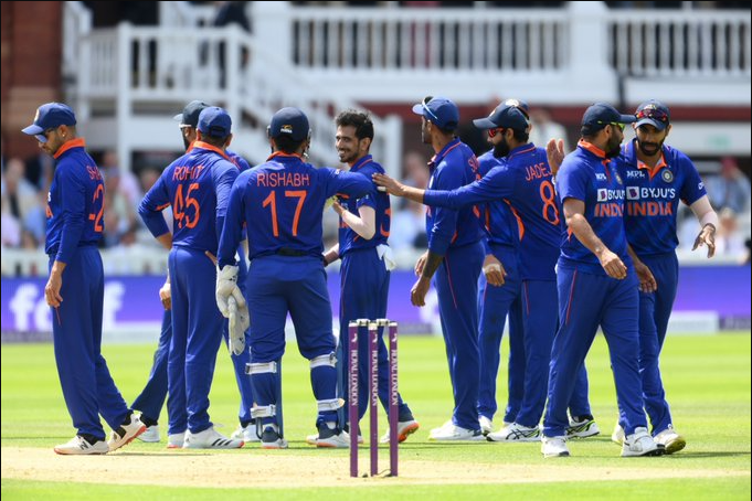 பந்துவீச்சில் மீண்டும் மிரட்டிய இந்திய வீரர்கள்… 246 ரன்களுக்கு ஆல் அவுட்டானது இங்கிலாந்து அணி !!