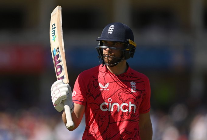 இந்திய அணியின் பந்துவீச்சை சிதறடித்த டேவிட் மாலன், லிவிங்ஸ்டன்; இந்திய அணிக்கு கடின இலக்கு !!