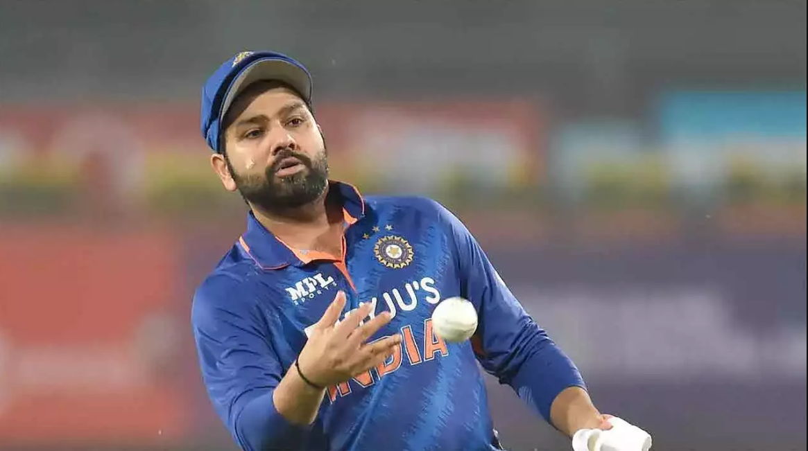 இங்கிலாந்து அணியுடனான தோல்விக்கு இவர்கள் தான் காரணம்; ரோஹித் சர்மா வேதனை !!