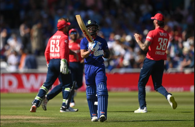 மோசமாக விளையாடிய சீனியர் வீரர்கள்… தனி ஆளாக போராடிய சூர்யகுமார் யாதவ்; போராடி வீழ்ந்தது இந்திய அணி !!