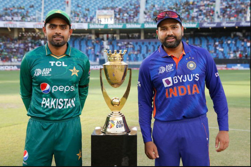 கோலியின் மற்றொரு சாதனையையும் காலி.. இன்றைய போட்டியில் புதிய சாதனை படைக்க காத்திருக்கும் ரோஹித் சர்மா !! 2