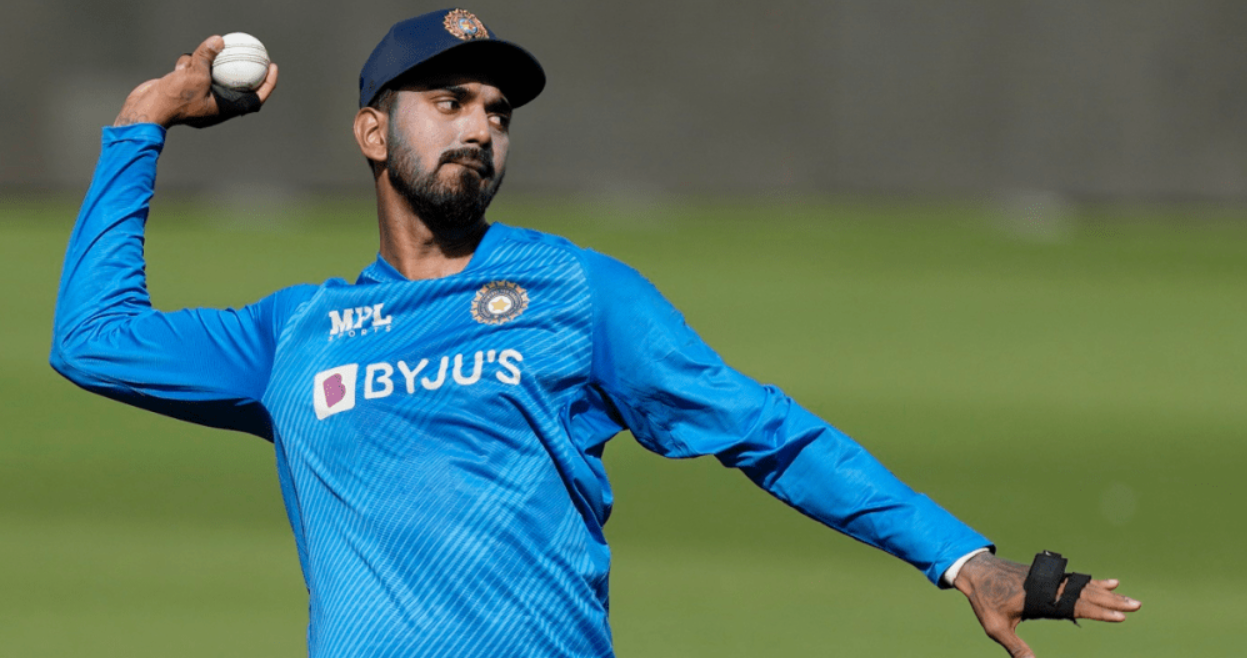 உங்களுக்கு தான் பிரச்சனை… கே.எல் ராகுலுக்கு எதுக்கு இடம் கொடுத்தீங்கனே தெரியல; ஓபனாக பேசிய முன்னாள் வீரர் !!