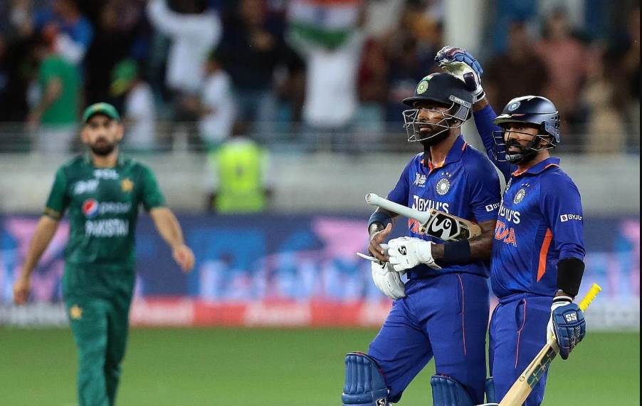 ஒரு பிரச்சனையும் இல்ல விடுங்க பாத்துக்கலாம்… தினேஷ் கார்த்திக்கிற்கே நம்பிக்கை கொடுத்த ஹர்திக் பாண்டியா; வைரலாகும் வீடியோ !!