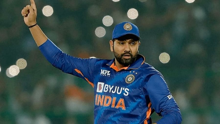 அவுங்கள சமாளிக்கிறது கொஞ்சம் கஷ்டம் தான்… ஆனா அது எல்லாம் பிரச்சனையே இல்ல; ரோஹித் சர்மா ஓபன் டாக் !!