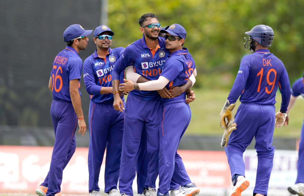 வரலாற்றில் இதுவே முதல் முறை… விண்டீஸ் அணியை அசால்டாக வதம் செய்து வரலாற்றில் இடம்பிடித்த இந்திய அணியின் சுழற்பந்து வீச்சாளர்கள் !!