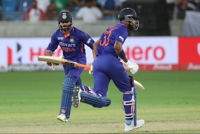 பொறுப்பாக விளையாடிய கோலி… நம்பிக்கையுடன் போராடிய ஜடேஜா, ஹர்திக் பாண்டியா; பாகிஸ்தானை பழீ தீர்த்தது இந்திய அணி !!