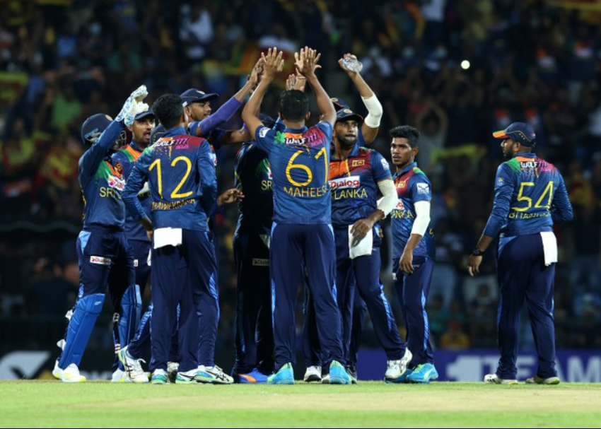 கடைசி ஓவர் வரை பரபரப்பு… வங்கதேச அணியின் கனவை உடைத்தெறிந்த பந்துவீச்சாளர்; மிரட்டல் வெற்றி பெற்றது இலங்கை அணி !!