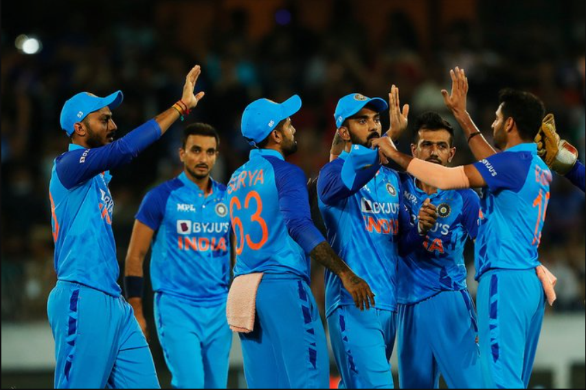 ரிஷப் பண்ட் அல்லது தினேஷ் கார்த்திக்? இருவரில் யாரை என்னோட உலகக்கோப்பை பிளேயிங் லெவனில் வைத்திருப்பேன் - கடைசியாக முடிவை சொன்ன ரோகித் சர்மா! 2