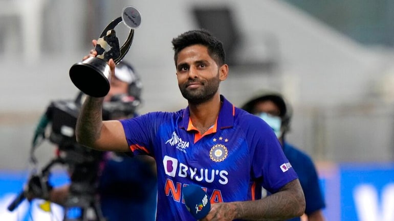 அவசரப்படாதீங்க… பெரிய டீம் கூட இதே மாதிரி விளையாடட்டும் அப்பறம் பாத்துக்கலாம்; சூர்யகுமார் யாதவ் குறித்து பேசிய முன்னாள் வீரர் !!