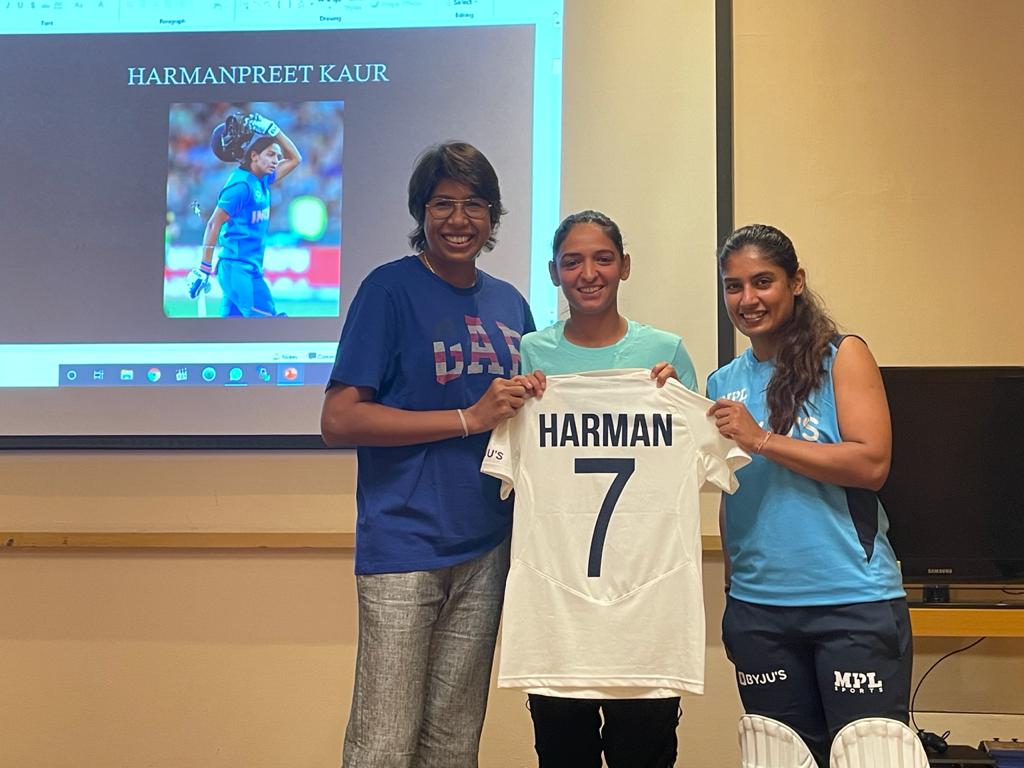 வீடியோ: "கண்கலங்கிய இந்தியா கேப்டன்" தொடரை வென்ற பிறகும் இந்திய அணிக்குள் நிலவிய சோகம்; உண்மையில் என்ன நடந்தது? 3