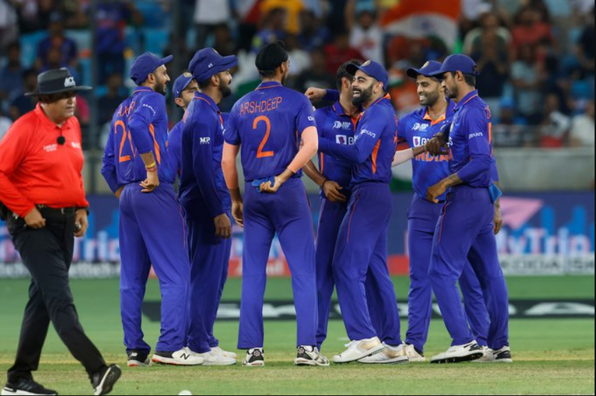 நாங்க சொன்னப்ப எவனும் கேக்கல… இவர் இல்லாதது தான் இந்திய அணியின் தோல்விக்கு காரணம்; சேவாக் அதிரடி பேச்சு !!