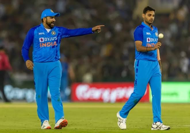 இப்படியொரு பிரச்சினையை வைத்துக்கொண்டு, சரிசெய்யாமல் இருக்கிறார் புவனேஸ்வர் குமார் - பாக்., முன்னாள் பந்துவீச்சாளர் சாடல்! 3