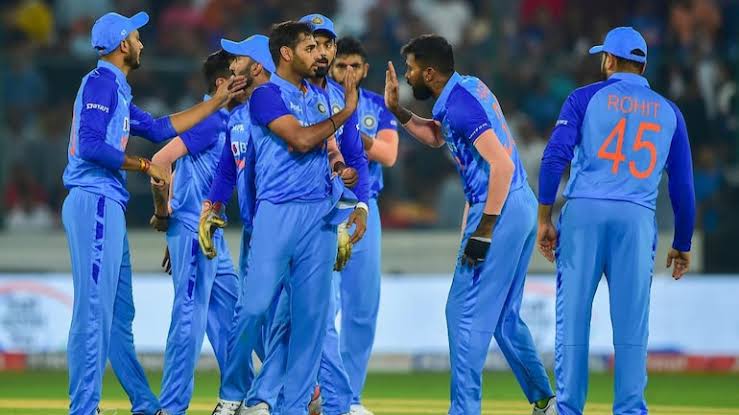 மூத்த வீரருக்கு கொஞ்சம் ரெஸ்ட் கொடுங்க... விராட்கோலி மாதிரி திரும்பவும் ஃபார்முக்கு வந்துருவார் - முன்னாள் வீரர் வலியுறுத்தல்! 2