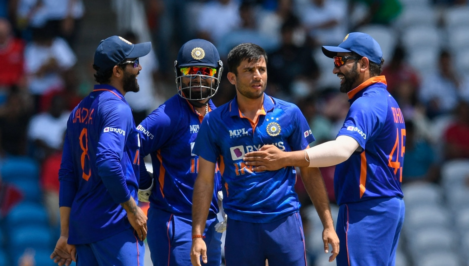 அப்படியே கிளம்புங்க தம்பி… இளம் வீரர் நீக்கம்.. தமிழக வீரருக்கு அணியில் இடம்; பாகிஸ்தான் போட்டிக்கான இந்திய அணி இது தான் !!