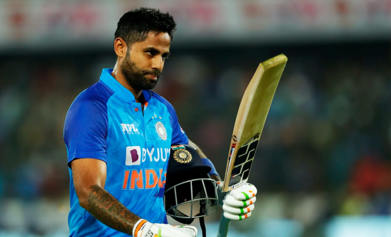 ஷிகர் தவானின் சாதனை காலி… டி.20 போட்டிகளில் புதிய சரித்திரம் படைத்த சூர்யகுமார் யாதவ் !!