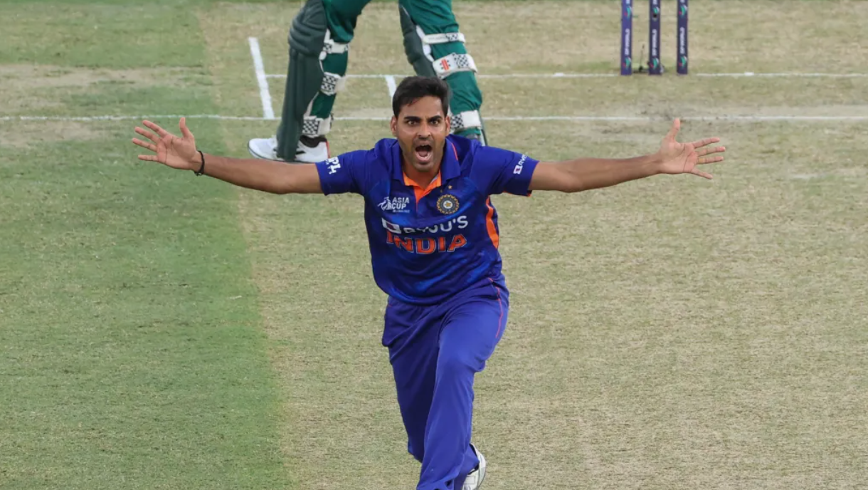 புவனேஷ்வர் குமார நம்புறது வேஸ்ட்… இந்த பையனுக்கு தான் இடம் கொடுத்திருக்கனும்; ஹர்பஜன் சிங் அதிரடி பேச்சு !!