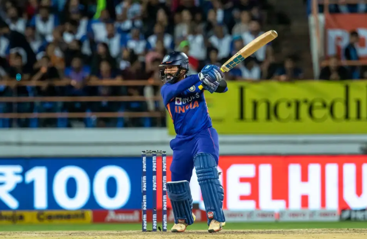 இவர் மட்டும் இல்லேனா இது எல்லாம் நடந்திருக்காது… தினேஷ் கார்த்திக்கின் வளர்ச்சிக்கு இவர் தான் முழு காரணம்; தினேஷ் கார்த்திக்கின் தந்தை சொல்கிறார் !!