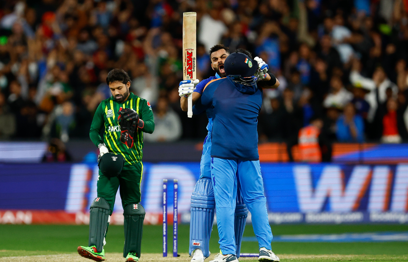 விராட் கோலி நல்லா விளையாடுறது எல்லாம் ஓகே… ஆனா நீங்க இரண்டு பேரும் எப்பதான் உங்க வேலைய செய்வீங்க..? முன்னாள் வீரர் காட்டம் !!