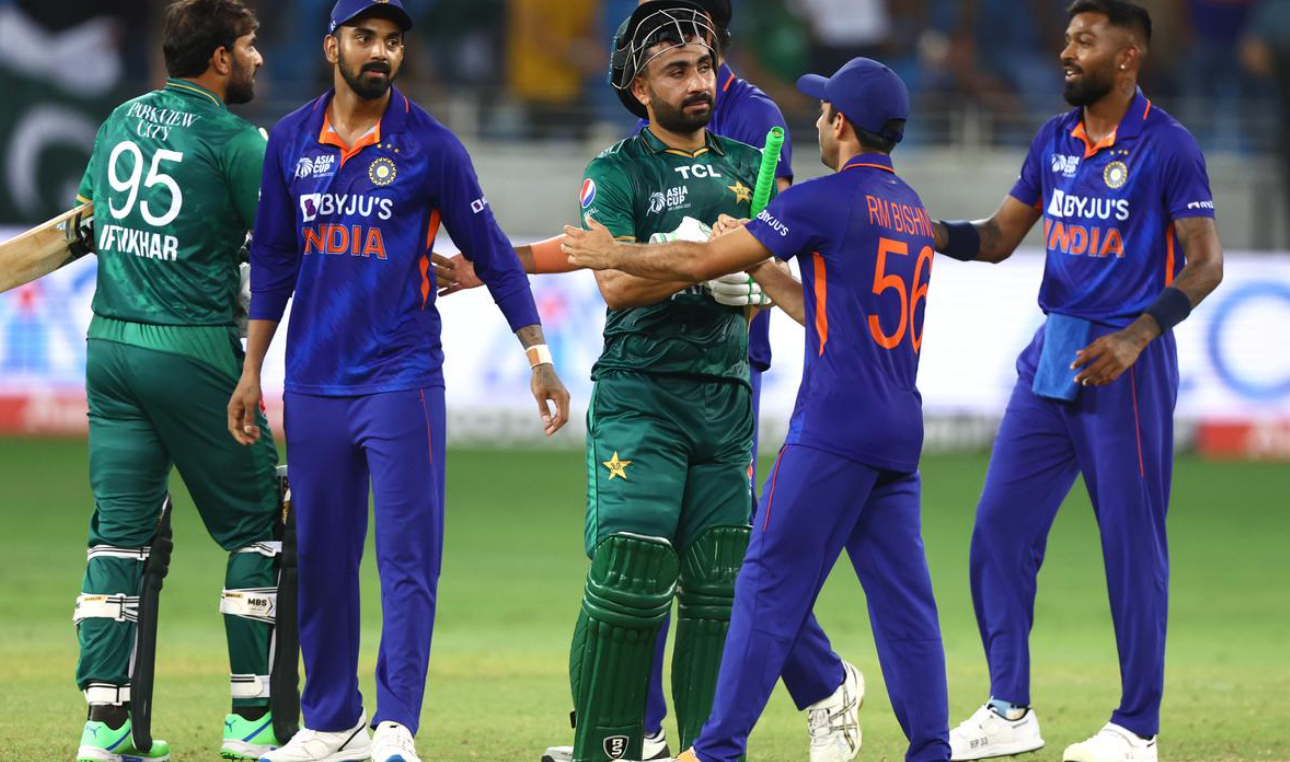 இந்திய அணி ஒன்னும் அவ்வளவு வொர்த் இல்ல… இந்த ஒரு பையனால் மட்டுமே இந்திய அணியை காப்பாற்ற முடியும்; முன்னாள் வீரர் அதிரடி பேச்சு !!