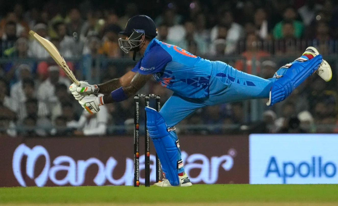 உன்ன அடிச்சிக்க ஆளே கிடையாது… அதிரடி ஆட்டத்தை வெளிப்படுத்திய சூர்யகுமார் யாதவ்; வாழ்த்தும் ரசிகர்கள் !!