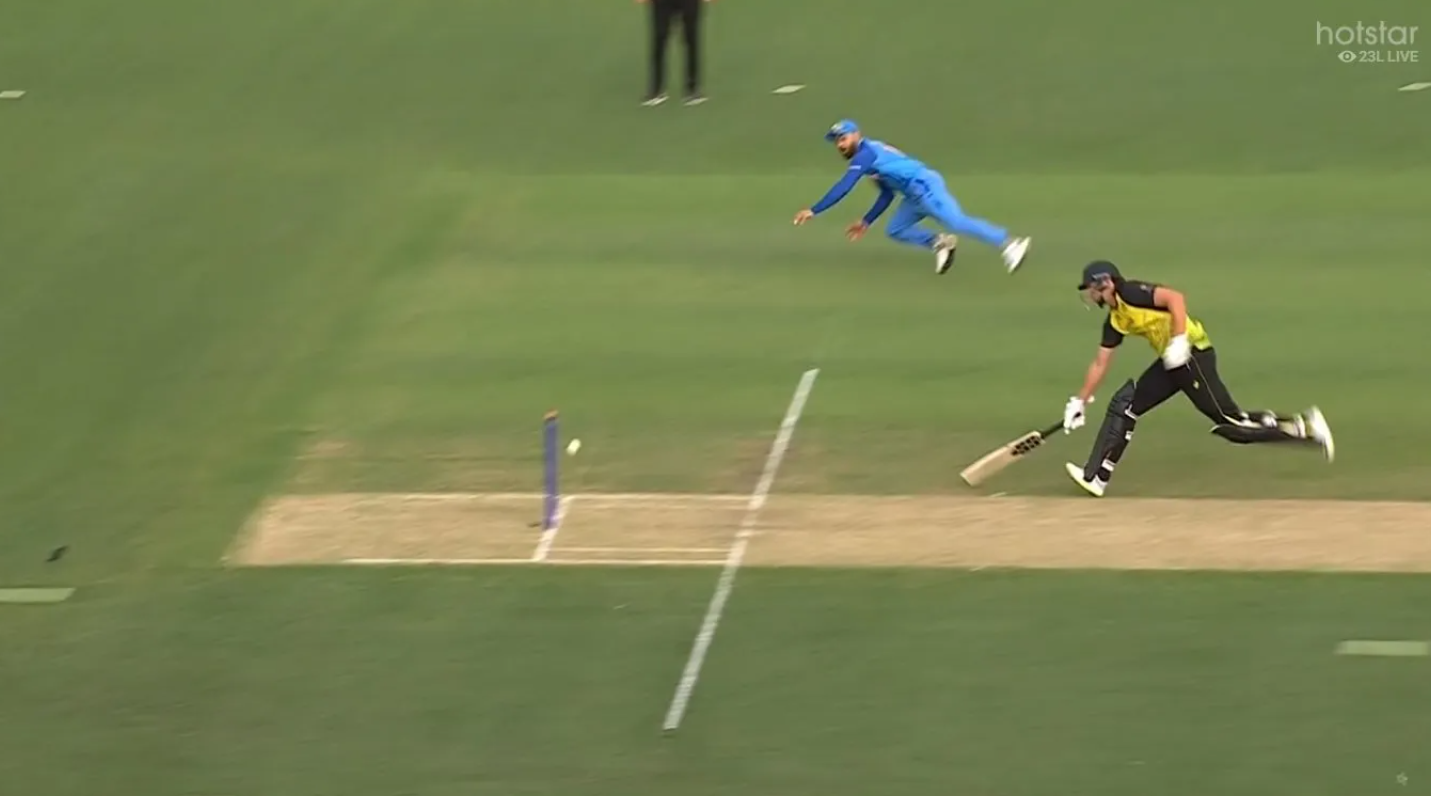 வீடியோ; மிஸ்ஸே ஆகாது… துல்லியமான த்ரோ; போட்டியில் பெரிய திருப்புமுனையை ஏற்படுத்திய விராட் கோலி !!