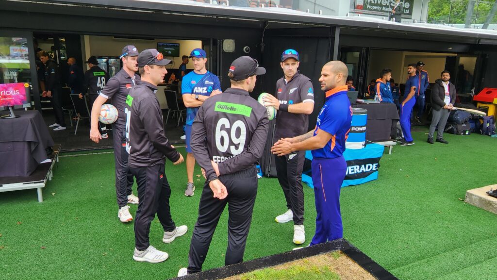 மழையால் தப்பி பிழைத்த இந்தியா; காப்பாற்றிய அந்த 2 ஓவர்கள்!