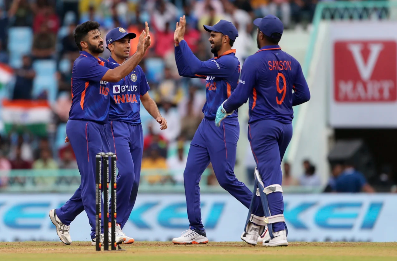 பட்டது போதும் கிளம்புங்க தம்பி… இரண்டாவது ஒருநாள் போட்டிக்கான இந்திய அணி இது தான் !!