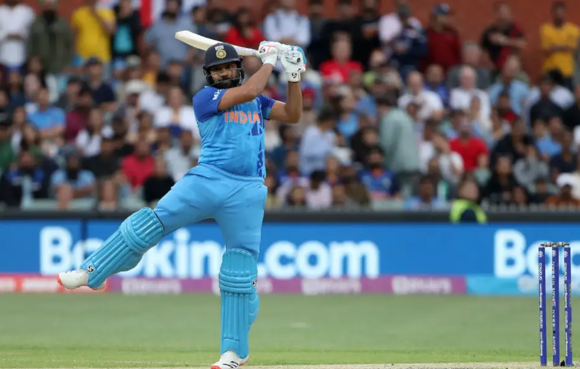 உலகக்கோப்பைய ஜெயிச்சவுங்க கூட விளையாட வந்துட்டாங்க… ஆனா நீங்க..? ரோஹித் சர்மாவை கடுமையாக விமர்சித்த முன்னாள் வீரர் !!