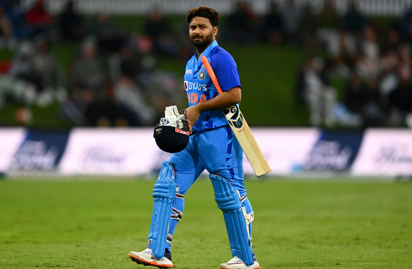 ஒரு தடவனா பரவாயில்ல… ஆனா ஒவ்வொரு தடவையும் ஒரே தப்பு; ரிஷப் பண்ட்டை கடுமையாக விமர்சித்த முன்னாள் வீரர் !!