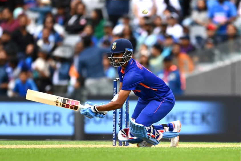 சின்ன தல சுரேஷ் ரெய்னாவின் சாதனையை தகர்த்து புதிய வரலாறு படைத்த வாசிங்டன் சுந்தர் !!