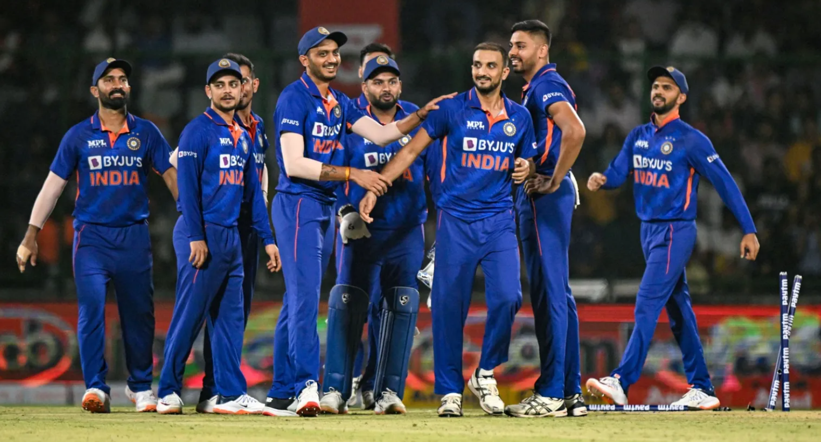 நீங்க கிளம்பலாம் தம்பி… இளம் வீரர் அதிரடி நீக்கம்; முதலில் பேட்டிங் செய்கிறது இந்திய அணி !!