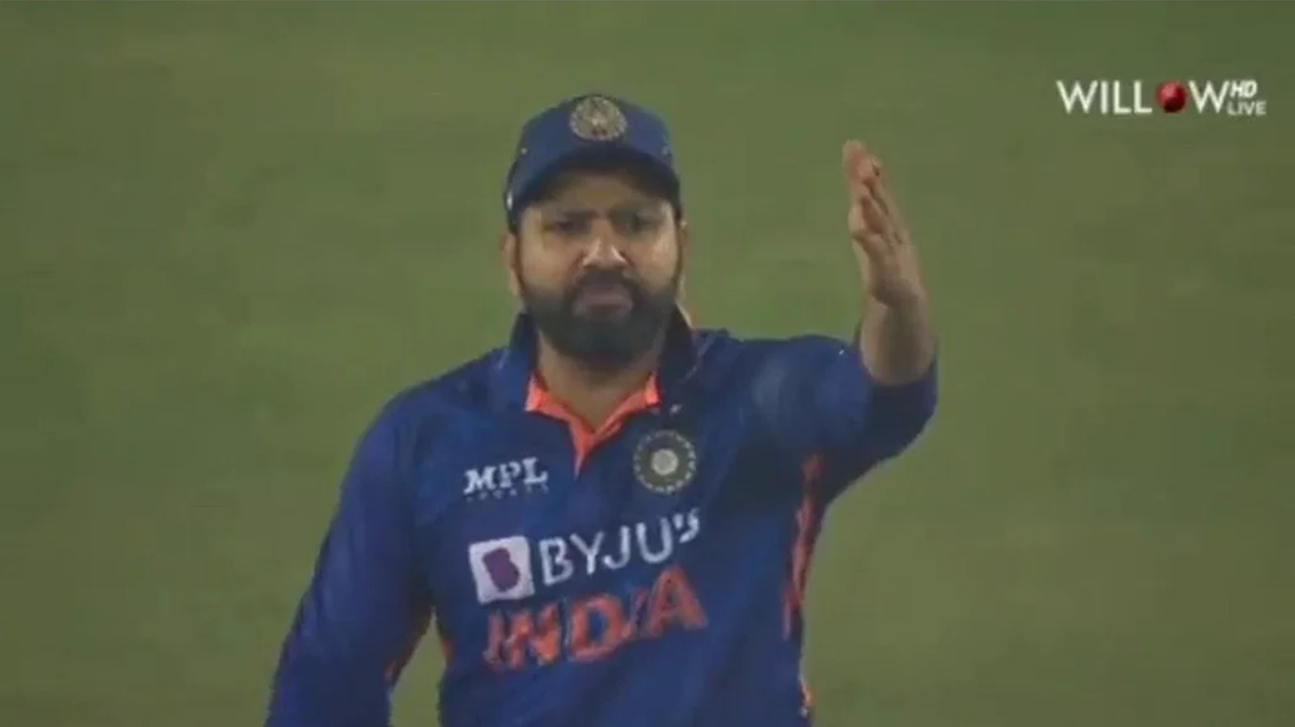 வீடியோ; வெற்றி மிதப்பில் கூலாக கேட்ச்சை பிடிக்காத வாசிங்டன் சுந்தர்… பொறுமை இழந்து கண்டபடி கத்திய ரோஹித் சர்மா !!