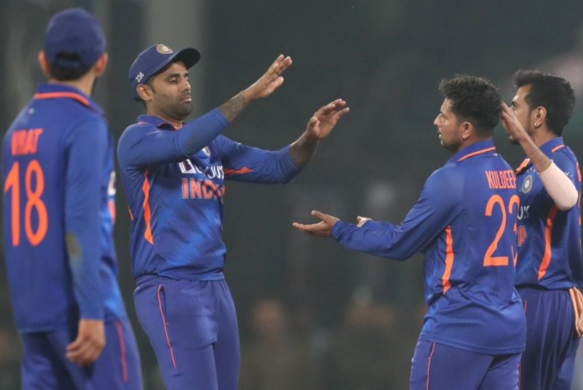 சிராஜ் கிடையாது,இவர விட்டா உங்களுக்கு வேற ஆப்ஷன் கிடையாது..;இளம் வீரரை பாராட்டிய முன்னாள் வீரர் !!