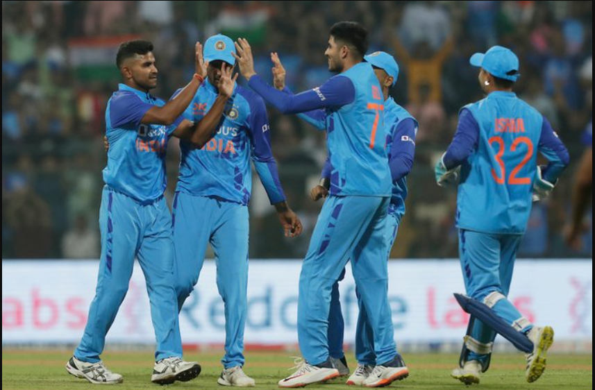 முடிவுக்கு வந்த பல வருட போராட்டம்… இந்திய அணியில் கால் பதித்த தரமான வீரர்; முதலில் பந்துவீச்சை தேர்வு செய்தார் ஹர்திக் பாண்டியா !!